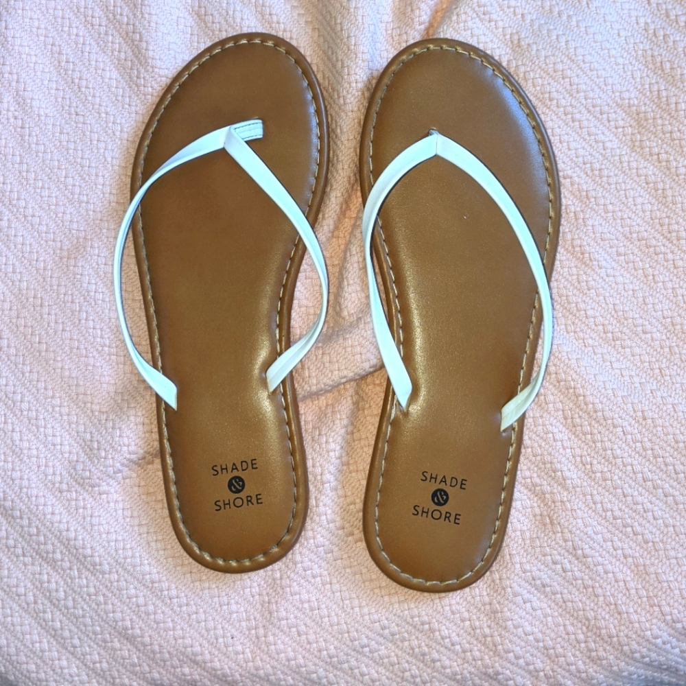 Shade & Shore Dainty White Flip Flops